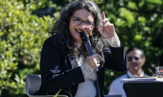 oltra llama a construir una utopia realizable contra las elites responsables del lawfare y las guerras