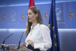 ester munoz responde a vox que el pp no boicotea el acuerdo extremeno y que es coherente con lo firmado