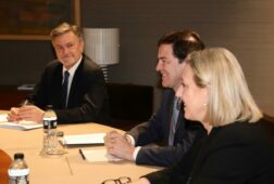 manueco destaca la estabilidad fruto del pacto de pp y vox y garantiza mas trabajo para lograr la gobernabilidad