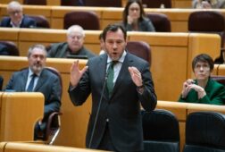 puente se muestra dispuesto a dialogar con gobierno de navarra sobre la coordinacion del aeropuerto de pamplona