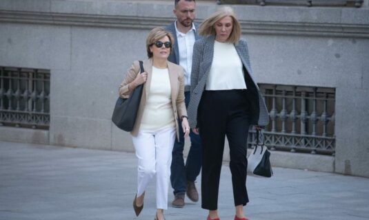 saenz de santamaria dice desconocer si el cni investigo a barcenas y niega haber hablado de kitchen con rajoy