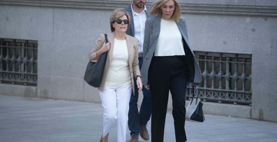 saenz de santamaria dice desconocer si el cni investigo a barcenas y niega haber hablado de kitchen con rajoy