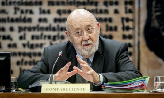 echenique dice que tezanos ha convertido las encuestas del cis en papel higienico