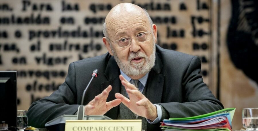 echenique dice que tezanos ha convertido las encuestas del cis en papel higienico