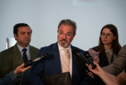 vox avanza que entrara en cuatro gobiernos autonomicos y bolanos le insta a difundir sus pactos antes de las andaluzas