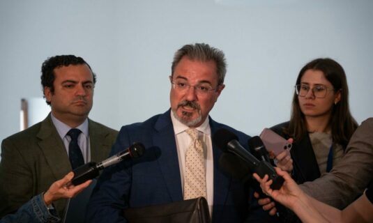 vox avanza que entrara en cuatro gobiernos autonomicos y bolanos le insta a difundir sus pactos antes de las andaluzas