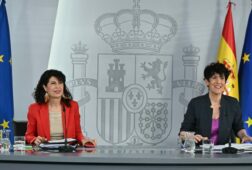 el gobierno aprueba blindar y proteger el aborto en la constitucion