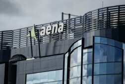 blackrock alcanza su mayor participacion en aena y eleva su presencia en telefonica a maximos de 2017