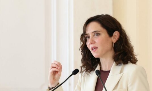 ayuso acusa al gobierno de practicar un infierno fiscal a los autonomos para recaudar a marchas forzadas