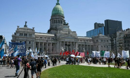 la justicia argentina levanta la suspension cautelar que pesaba sobre parte de la reforma laboral de milei