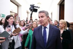 feijoo acusa a sanchez de regularizar inmigrantes a granel incluso con antecedentes policiales o denuncias por abusos