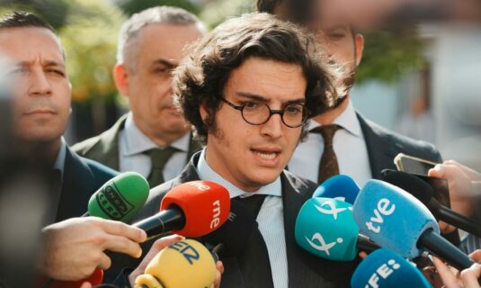 vox critica que trump se hizo el gracioso y se paso de frenada con el papa pero pide no desviar el foco de sanchez