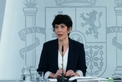 la seguridad social gana 243 000 afiliados en la primera quincena de abril y marca record de 221 millones