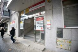 espana alcanza los 22 millones de afiliados el paro baja en 22 934 personas en marzo