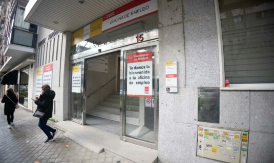 espana alcanza los 22 millones de afiliados el paro baja en 22 934 personas en marzo