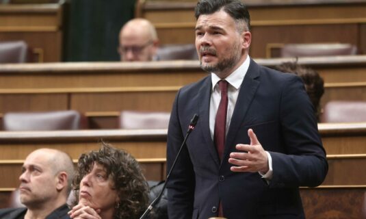 rufian tacha de racistas a vox y pp por acordar la prioridad nacional no deberia ser decente ni legal