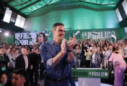 sanchez carga contra los pactos de senoros de feijoo y abascal que violan el principio de no discriminacion