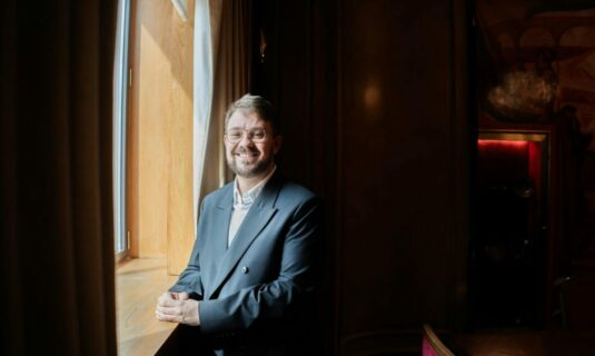 sumar ultima una ley para limitar la apertura de comercios en domingo