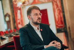 sumar propone que el estado destine 2 000 millones para comprar viviendas a particulares y fondos