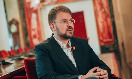 sumar propone que el estado destine 2 000 millones para comprar viviendas a particulares y fondos