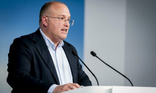 tellado apela a forzar la gran despedida de sanchez y carga contra su inoperancia por no presentar presupuestos