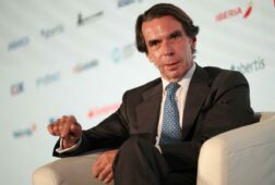 aznar dice que solo con unas elecciones se puede salir del ambiente insoportable de corrupcion que se vive en espana