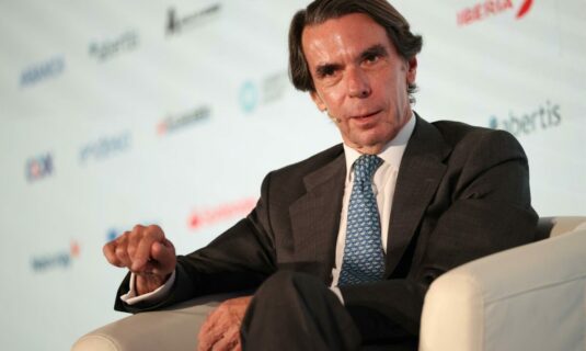 aznar dice que solo con unas elecciones se puede salir del ambiente insoportable de corrupcion que se vive en espana