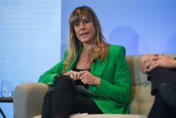 la uco senala contratos de la catedra de begona gomez al margen de la normativa y de forma premeditada