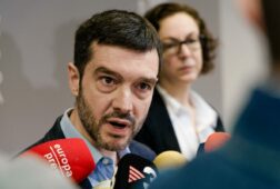 los ministros bustinduy y urtasun denuncian tortura y trato vejatorio a activistas tras el video del ministro hebreo ben gvir