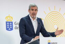 clavijo asegura que siguio el operativo desde la presidencia de canarias aquello no es un reality show