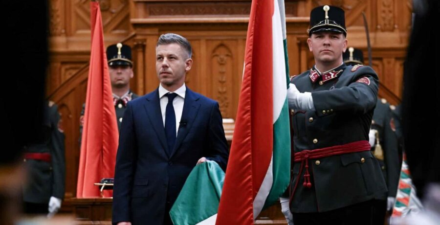 el primer ministro hungaro da al presidente hasta medianoche para dimitir