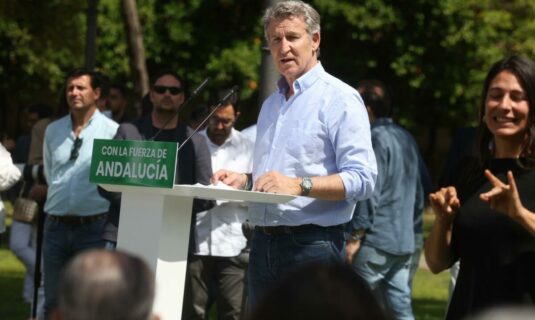 feijoo reprocha a montero que no deje su acta es una falta de respeto andalucia no esta para que la utilicen