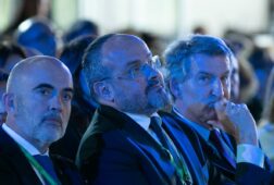 feijoo se vuelca en cataluna y euskadi para reforzar su partido y aprovechar los recelos que genera el viacrucis de sanchez