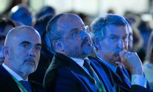 feijoo se vuelca en cataluna y euskadi para reforzar su partido y aprovechar los recelos que genera el viacrucis de sanchez