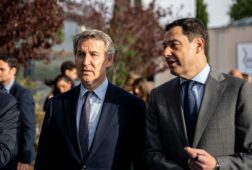 feijoo convoca a la plana mayor del pp para analizar los resultados que recibira a moreno con una ovacion