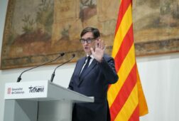 illa muestra decepcion con feijoo y abascal y les acusa de confrontar en la crisis
