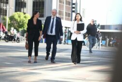 jefe de gabinete de ayuso niega haber recibido datos de policia y atribuye a un vecino enfadado la foto de periodistas