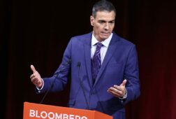 el psoe anuncia una ofensiva institucional en todos los niveles para frenar la prioridad nacional de pp y vox