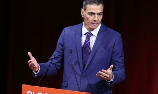 el psoe anuncia una ofensiva institucional en todos los niveles para frenar la prioridad nacional de pp y vox