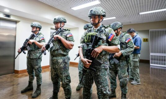 tiroteo en el senado de filipinas mientras dela rosa se resiste a ser detenido