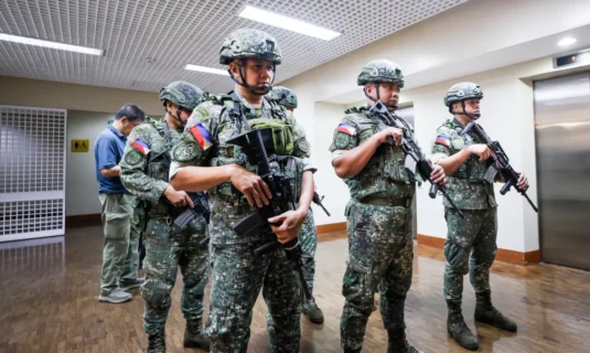 tiroteo en el senado de filipinas mientras dela rosa se resiste a ser detenido