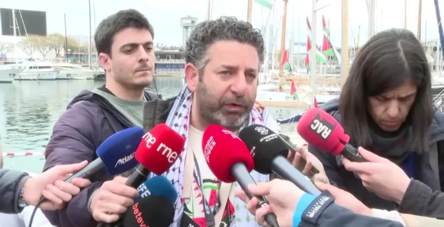 un tribunal israeli extiende hasta el martes la detencion del activista espanol de la flotilla