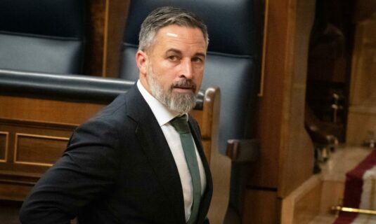 abascal pide detener y juzgar a sanchez y zapatero y cree parte de la mafiaa los que lesdefienden y justifican