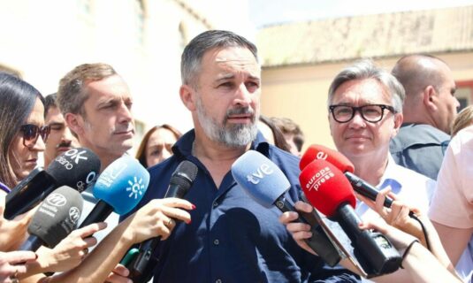 abascal acusa al gobierno de ocultar informacion sobre el brote total desconfianza