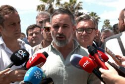 abascal asegura que no entregaran gratis o malbarataran la confianza de los andaluces