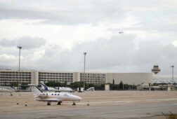las cortes generales votaran manana una propuesta para incluir a canarias y baleares en la cogestion aeroportuaria
