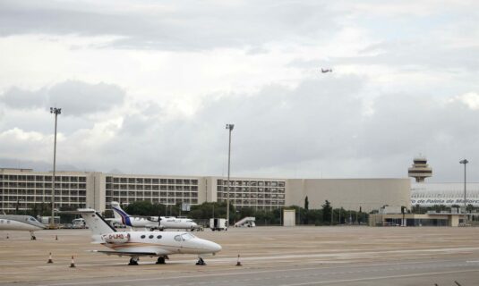 las cortes generales votaran manana una propuesta para incluir a canarias y baleares en la cogestion aeroportuaria
