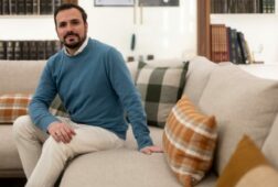 alberto garzon ve valiente e incluso deseable que rufian se postule para liderar la unidad de la izquierda