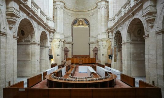 andalucia 25 partidos y tres coaliciones aspiran a lograr escanos en el parlamento 13 en todas las provincias