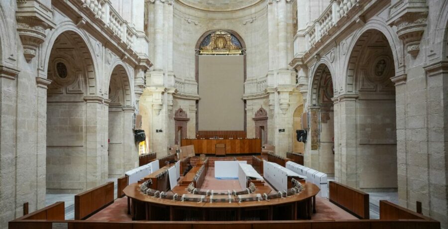 andalucia 25 partidos y tres coaliciones aspiran a lograr escanos en el parlamento 13 en todas las provincias